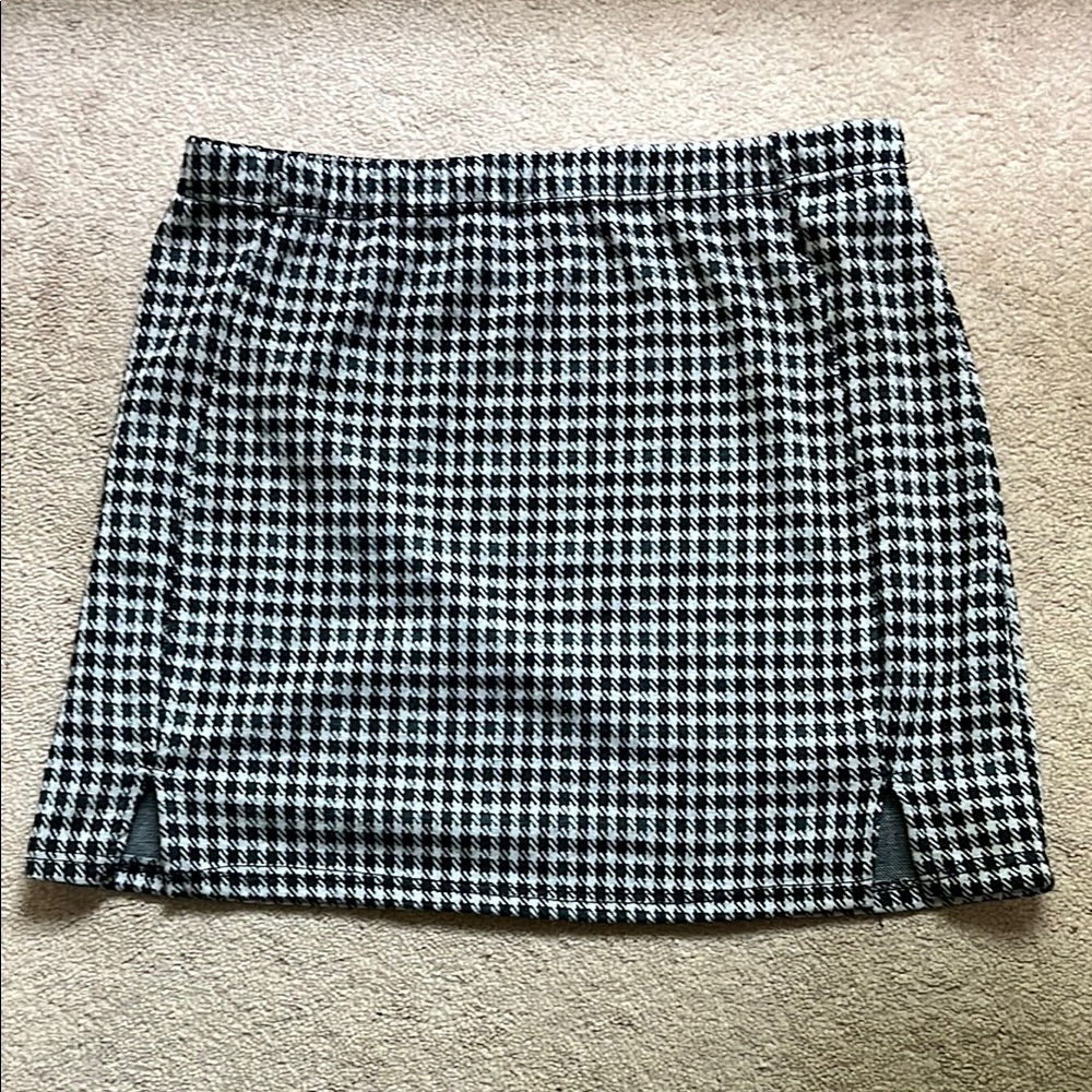 Olivia Rae Houndstooth Mini Skirt Size Medium 2 Front Slits